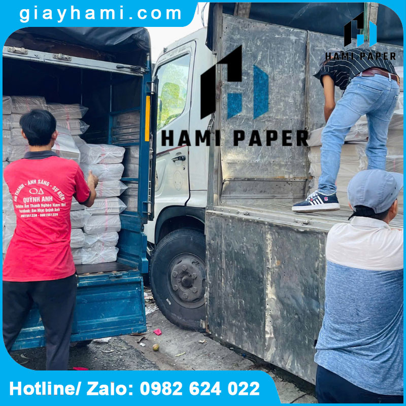 Giấy Pelure trắng dùng gói giày trong dây chuyền đóng hộp nhà máy